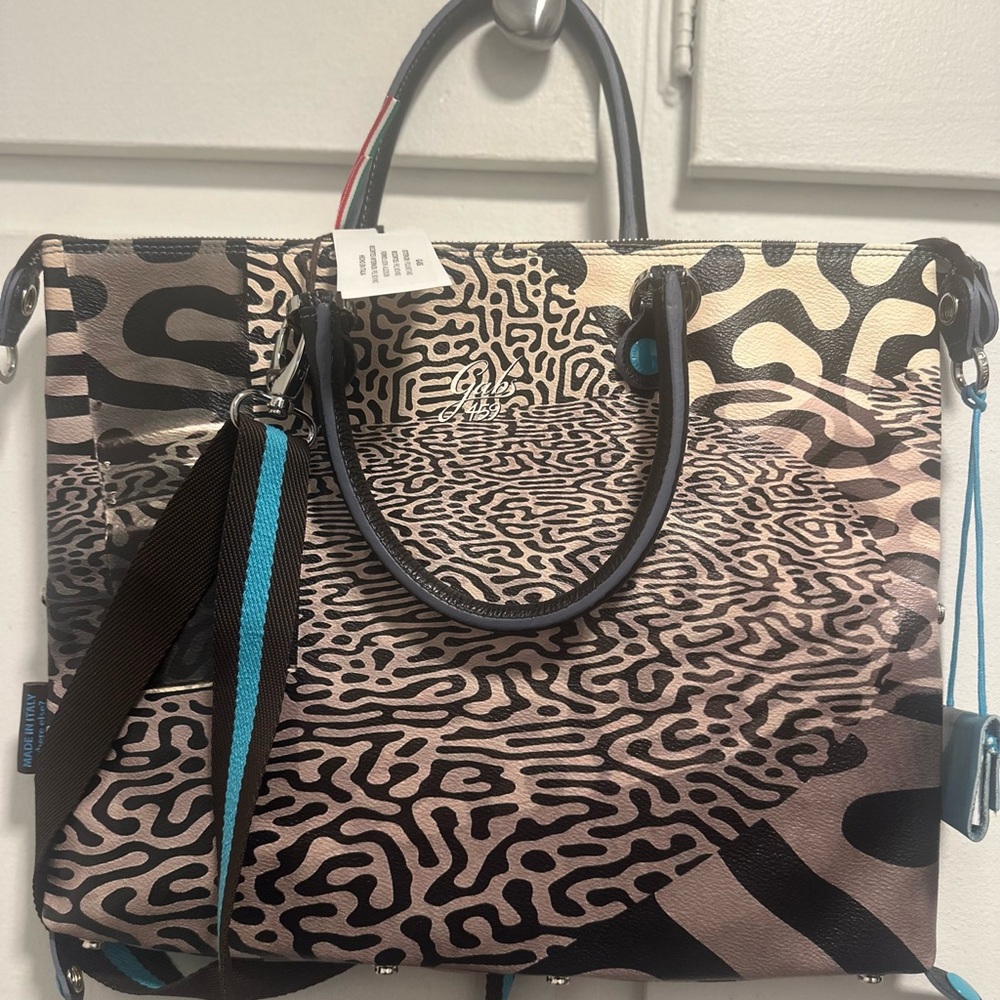NEW WITH TAGS!! Gabs 4 Way Transformable bag. Made in Italy. - Picture 2 of 9